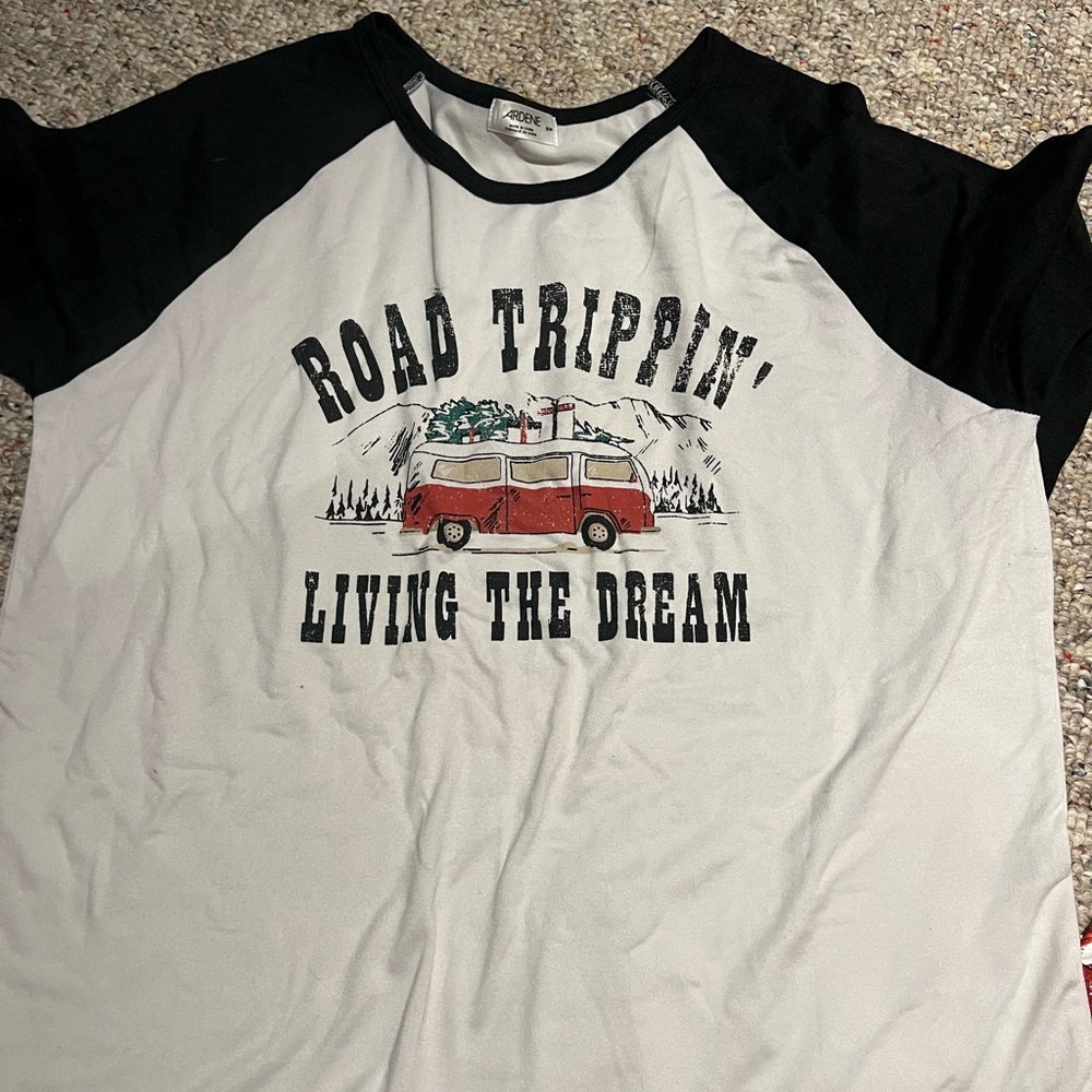 Ardene Black & White "Road Trippin' Living The Dream" Graphic Raglan Tee